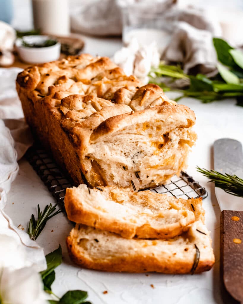 vegan garlic bread cheesy pull-apart bread